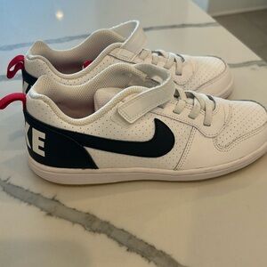Brand new Nike white navy and red low top sneakers boys size 3